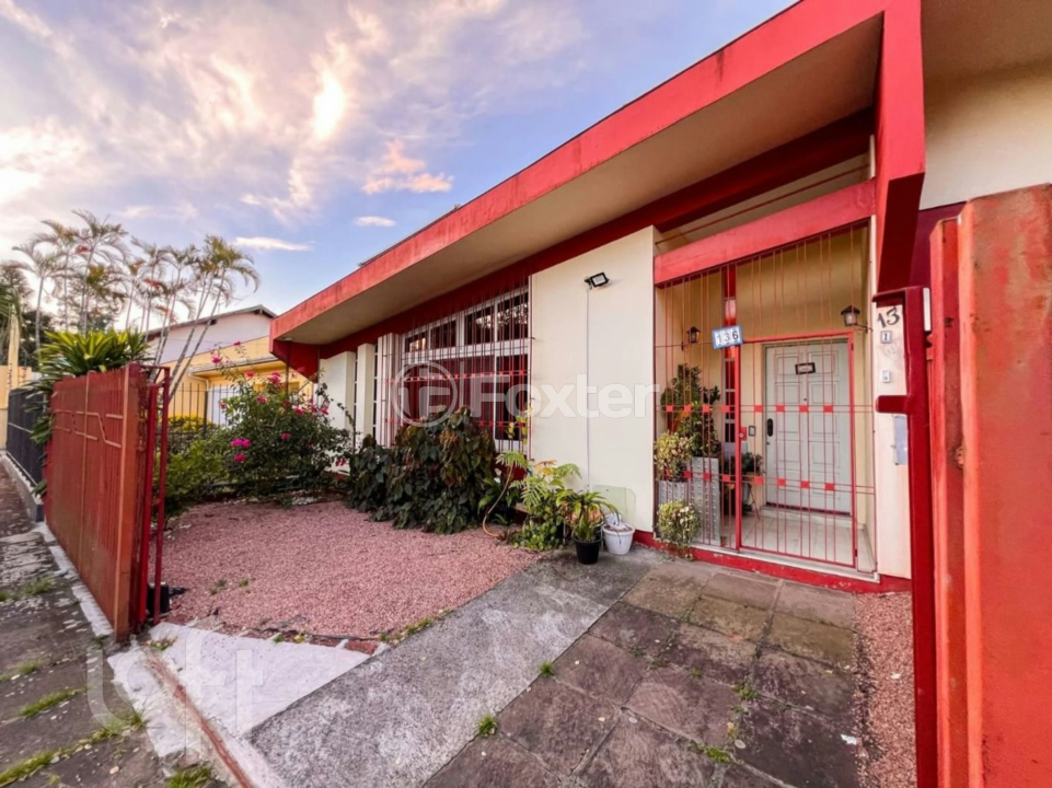Casa à venda com 5 quartos, 266m² - Foto 1