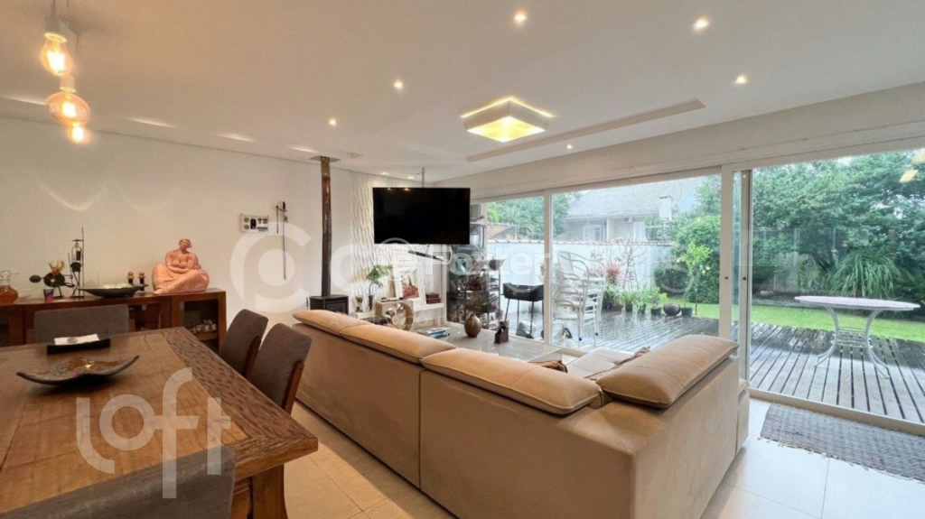 Casa à venda com 3 quartos, 330m² - Foto 2