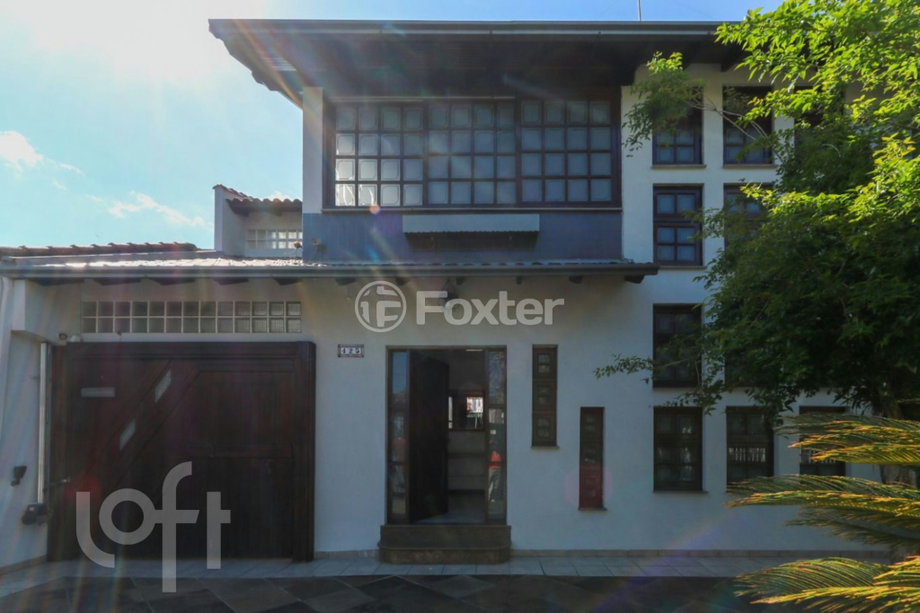 Casa à venda com 6 quartos, 227m² - Foto 1
