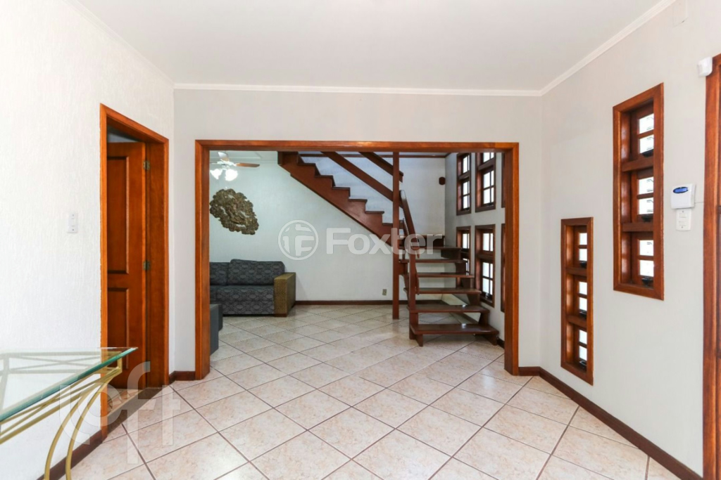 Casa à venda com 6 quartos, 227m² - Foto 3