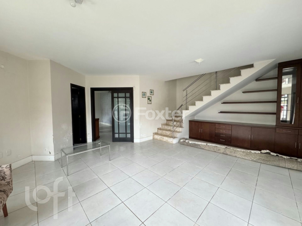 Casa à venda com 3 quartos, 259m² - Foto 2