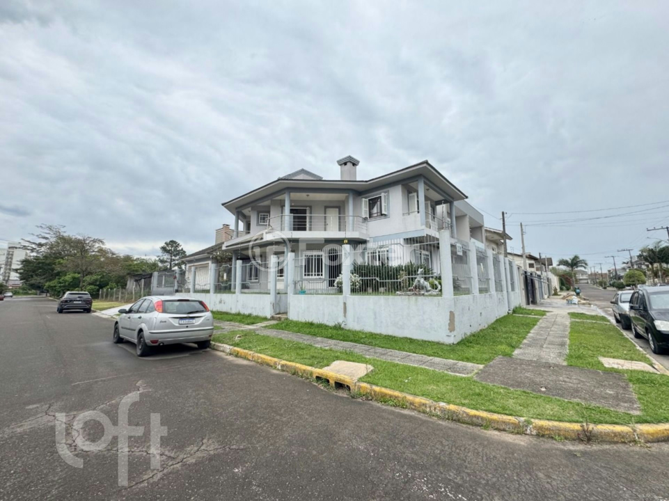 Casa à venda com 3 quartos, 259m² - Foto 1